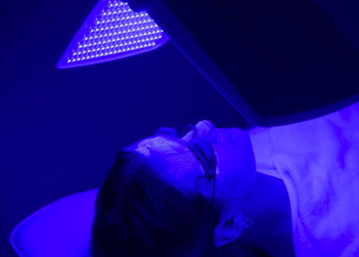 Thérapie Par La Lumière Bleue: Bienfaits & Risques Potentiels